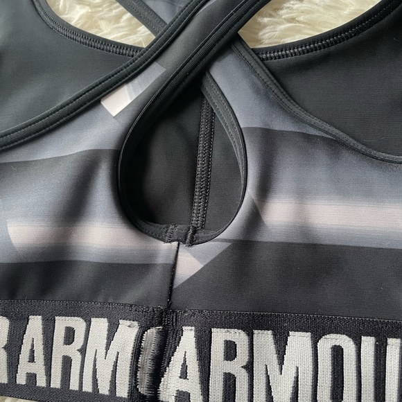 Under Armour Gray Camouflage crisscross back Compression Sports
Bra Small - Picture 4 of 5